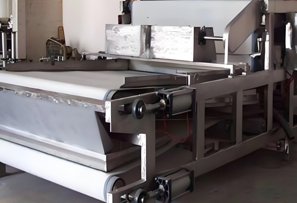 帶式壓濾機(jī) 砂石廠污水污泥處理離不開(kāi)的帶式壓濾機(jī)